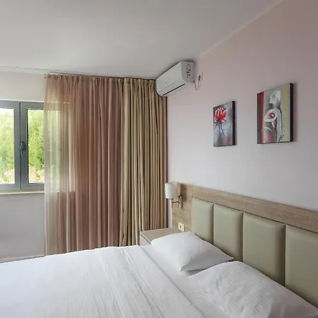 Апартаменти Top-hill Stunning View 2 Bdr With Swimming Pool *