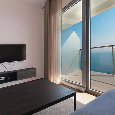 Top-hill Stunning View 2 Bdr With Swimming Pool *