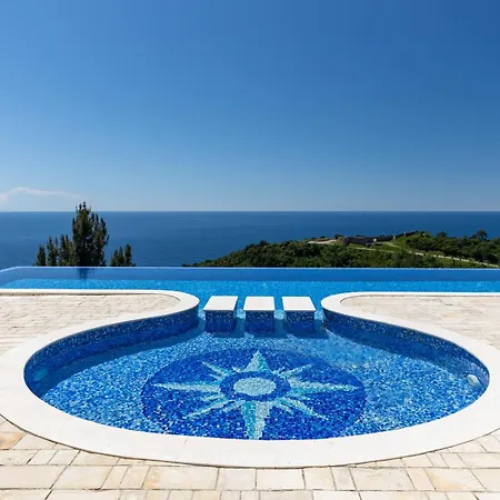 Top-hill Stunning View 2 Bdr With Swimming Pool Апартаменти *