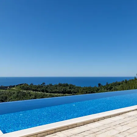 Апартаменти Top-hill Stunning View 2 Bdr With Swimming Pool Будва