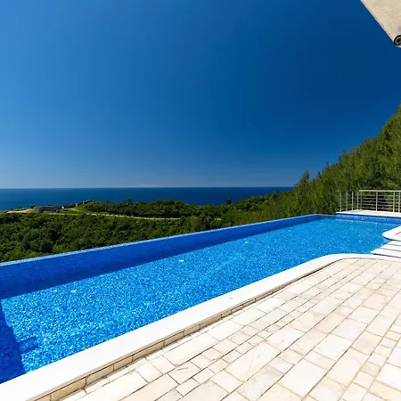 Апартаменти Top-hill Stunning View 2 Bdr With Swimming Pool *