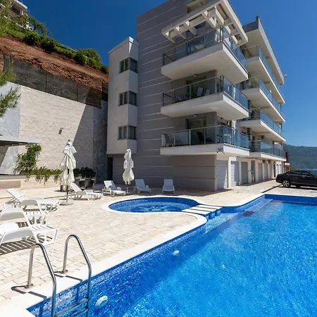 Top-hill Stunning View 2 Bdr With Swimming Pool