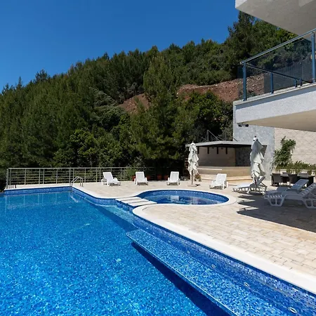 Апартаменти Top-hill Stunning View 2 Bdr With Swimming Pool